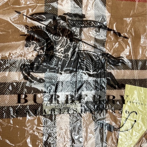 Burberry Scarf 100% Cashmere Combination PQ Beetroot New With Tag - Picture 4 of 8